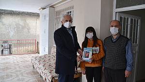 Andırın Belediyesi ihtiyaç sahibi 100 öğrenciye tablet dağıttı