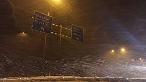 Elbistan-Göksun kara yolu yoğun kar yağışı nedeniyle ulaşıma kapandı 