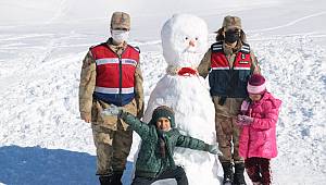 Jandarma evliliğe adım adam çiftlere KADES’i anlattı 