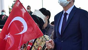 Kahramanlık Unvanını Gururla Taşıyoruz 