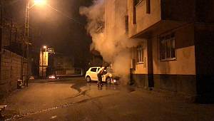 Kahramanmaraş'ta park halindeki otomobil yandı 