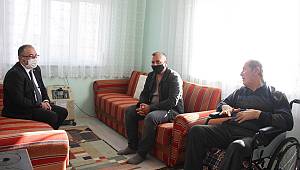 Afşin Belediye Başkanı Güven, engelli vatandaşın tekerlekli sandalye ihtiyacı karşıladı 