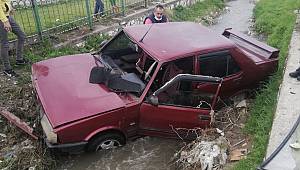 Kahramanmaraş'ta kanala düşen otomobildeki 2 kişi yaralandı 