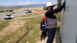 Kahramanmaraş'ta kesintisiz elektrik enerjisi için kadınlardan zorlu mesai 