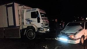 Otomobil ile kamyon çarpıştı: 2 yaralı 