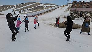 Savaşın çocukları ilk defa kartopu oynadı 