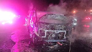 Seyir halinde alev alan kamyonet kül oldu