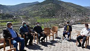 Türkoğlu Tabur Komutanı Gümüşay, şehit ailesini ziyaret etti 