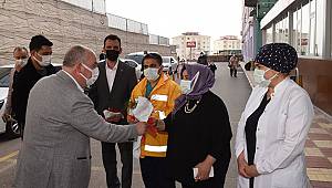 Vali Coşkun’dan Hekimlere ve Sağlık Çalışanlarına ziyaret