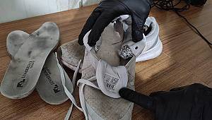 Yolcunun ayakkabısından uyuşturucu çıktı 