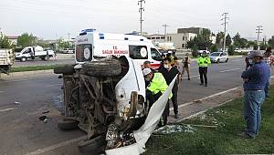 Araç Sürücüsü direksiyon hakimiyetini kaybetti: 2 yaralı 