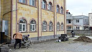 Dulkadiroğlu’ndan Cami Bahçelerine Düzenleme 