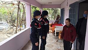 Kahramanmaraş'ta jandarma otizimli Enes'in yüzünü güldürdü 