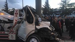 Kahramanmaraş’ta oto çekicisi beton direğe ok gibi saplandı: 1 ölü
