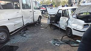 Otomobil ile minibüs çarpıştı: 1 ölü 1 yaralı 