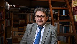 Evinde 20 bin, iş yerinde ise 5 bin kitapla yaşıyor 