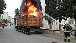 Kahramanmaraş’ta atık yüklü tır dorsesi yandı 