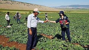 Kahramanmaraş'ta çalışan çiftçilere 14 Mayıs ziyareti 