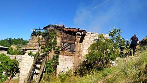 Yangın bir ailenin yuvasını yok etti 