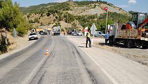 Hurdaya dönen otomobilden sağ kurtuldular 