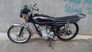 Motosiklet hırsızları önce kameraya sonra polise yakalandı