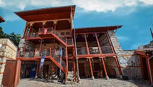 Başkan Okay: “Şehre gelen yerli ve yabancı turistler tarihi konaklara uğramadan gitmiyor” 