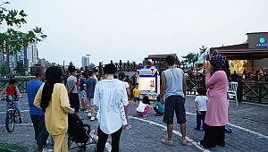 Kukla gösterisi izleyenlerden beğeni topladı 