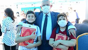 Onikişubat Belediyesi’nden Öğrencilere Hediye Kuran-ı Kerim 