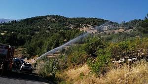 Seyir halinde alev alan araç orman yangına neden oldu 