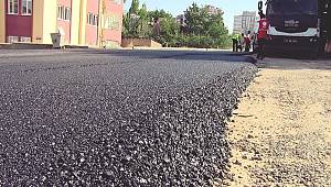 Elbistan’da altyapısı tamamlanan yollar sıcak asfalt ile kaplanıyor