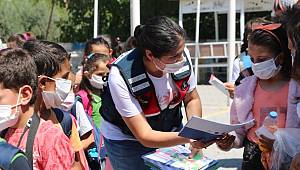 Jandarma ekipleri öğrencileri sevindirdi 