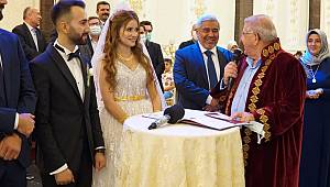 Efe ve Gündeş ailesinin mutlu günü