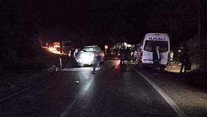 Kahramanmaraş’ta minibüs ile kamyonet çarpıştı: 15 yaralı