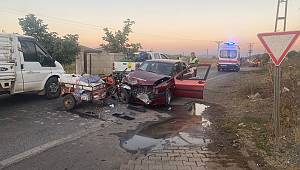 Otomobil ile sepetli motosiklet kafa kafaya çarpıştı: 2 yaralı