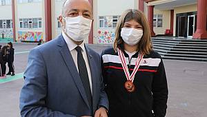SANKO Okulları Yüzmede 16 Madalya ve Bir Kupa Kazandı