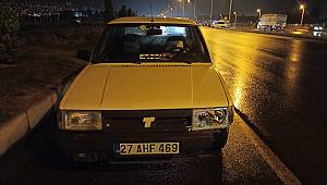Yolun karşısına geçmek isteyen yayaya otomobil çarptı