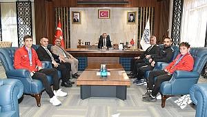 Başkan Aydın Şampiyon Güreşçileri Altınla Ödüllendirdi