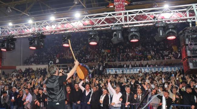 Kahramanmaraş’ta ‘Türk Gençliğine Sesleniş’ konseri..