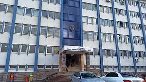 Yaşlı adam bulduğu parayı hiç düşünmeden polise teslim etti