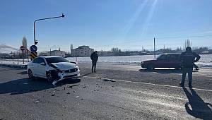 Kahramanmaraş’ta iki otomobil çarpıştı: 1 yaralı