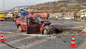 Otomobil ile hafriyat kamyonu çarpıştı: 2 ölü ..