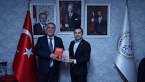 Şair Yazar Ahmet Sandal için her yer kitap fuarı..