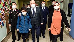 Şehit çocukları bugün babasının arkadaşlarıyla okula gitti..