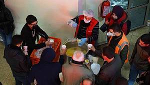 Soğuk Günlerde Büyükşehir’den Çorba İkramı..