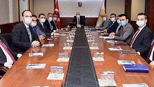 Vali Coşkun, Kaymakamlarla İlçelerin Genel Durumu Hakkında Değerlendirme Toplantısı Yaptı 