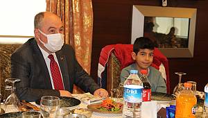 Kahramanmaraş’ta şehit çocuklarının karne sevinci
