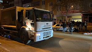 Otomobil çöp aracına çarptı: 2 yaralı 