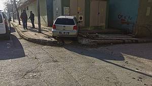 Otomobil elektrik trafosuna çarptı: 1 yaralı
