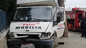 Otomobil ile kamyonet çarpıştı: 1 yaralı