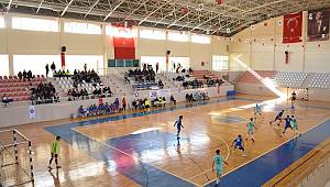 Sütçü’de salon futbolu var...